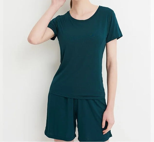 Pyjama-Set mit integriertem BH. Übergrößen erhältlich