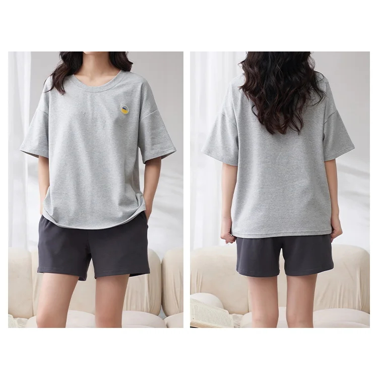 Pyjama-Oberteil mit integrierter Polsterung. Loungewear-Set in Übergröße erhältlich.