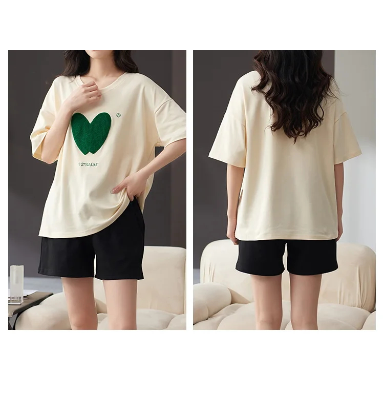 Pyjama-Oberteil mit integrierter Polsterung. Loungewear-Set in Übergröße erhältlich.
